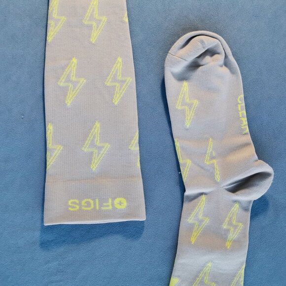 FIGS Lightning Pattern Socks Beige Size S Trendy Comfy Style Essentials - Picture 2 of 3